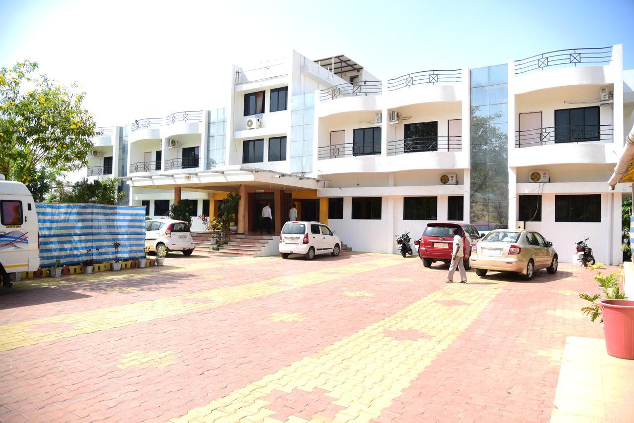 River Touch Resort Silvassa Exteriör bild
